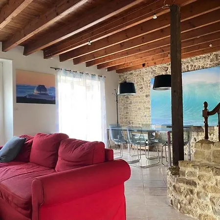 Hotel Maison de Bourg avec Jardin, 7km Plage, 5 Couchages, Wifi - FR-1-336-137