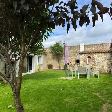 Maison de Bourg avec Jardin, 7km Plage, 5 Couchages, Wifi - FR-1-336-137 Le Bernard