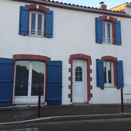 Maison de Bourg avec Jardin, 7km Plage, 5 Couchages, Wifi - FR-1-336-137 Hotel *
