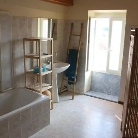Maison de Bourg avec Jardin, 7km Plage, 5 Couchages, Wifi - FR-1-336-137 Hotel *